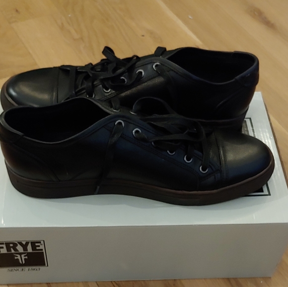 Frye Justin Low Lace - Picture 2 of 4